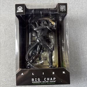 CultureFly Alien Xenomorph Deluxe "Big Chap" Statue 9" with Acrylic Background